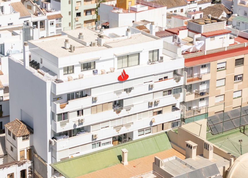 Resale - Apartment - Middle Floor Apartment - Estepona - Estepona Centro