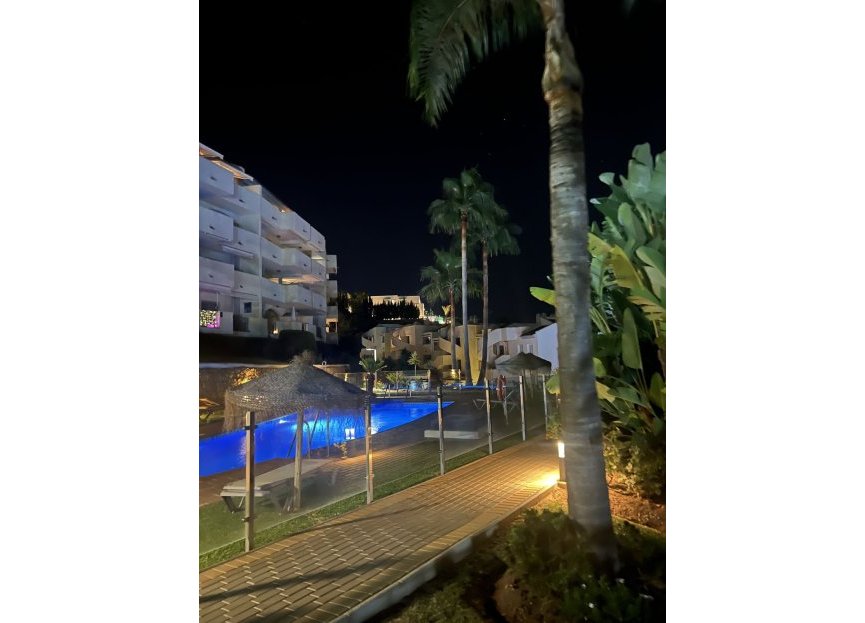 Resale - Apartment - Middle Floor Apartment - Marbella - Elviria