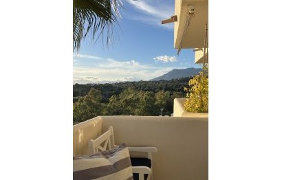 Resale - Apartment - Middle Floor Apartment - Marbella - Elviria