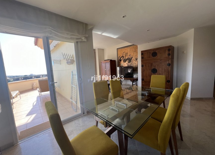 Resale - Apartment - Middle Floor Apartment - Marbella - Elviria