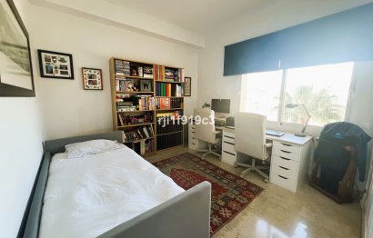 Resale - Apartment - Middle Floor Apartment - Marbella - Elviria