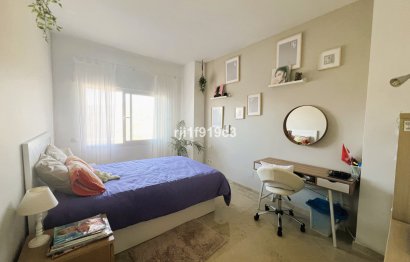 Resale - Apartment - Middle Floor Apartment - Marbella - Elviria