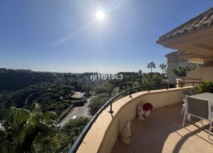 Resale - Apartment - Middle Floor Apartment - Marbella - Elviria