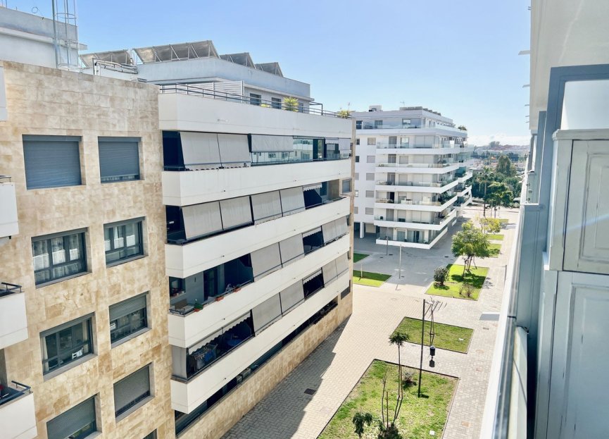 Resale - Apartment - Middle Floor Apartment - Marbella - Nueva Andalucia