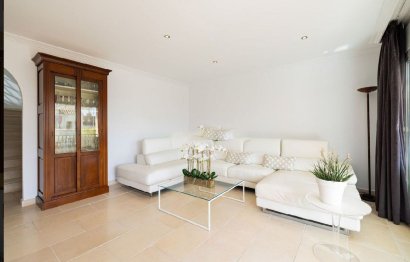 Resale - House - Semi-Detached House - Marbella - Nueva Andalucia