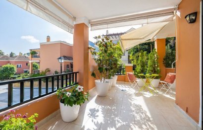 Resale - House - Semi-Detached House - Marbella - Nueva Andalucia