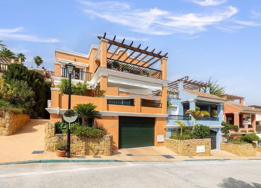 Resale - House - Semi-Detached House - Marbella - Nueva Andalucia