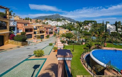 Resale - House - Semi-Detached House - Marbella - Nueva Andalucia