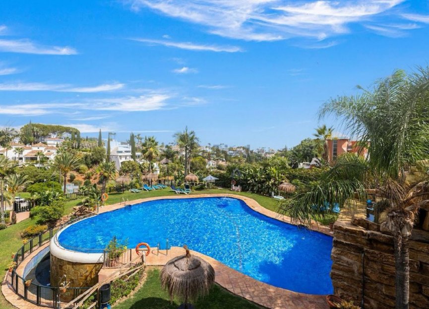 Resale - House - Semi-Detached House - Marbella - Nueva Andalucia