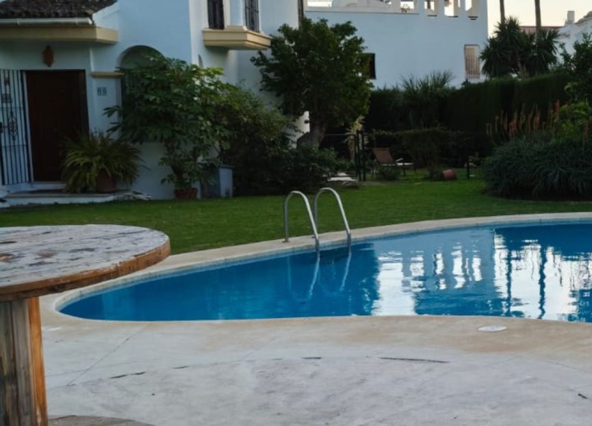 Resale - House - Semi-Detached House - Estepona - Bel Air