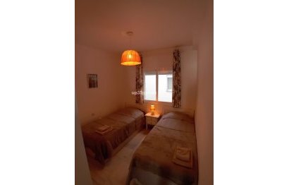 Resale - Apartment - Middle Floor Apartment - Estepona - Estepona Centro