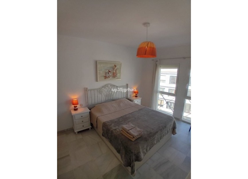 Resale - Apartment - Middle Floor Apartment - Estepona - Estepona Centro