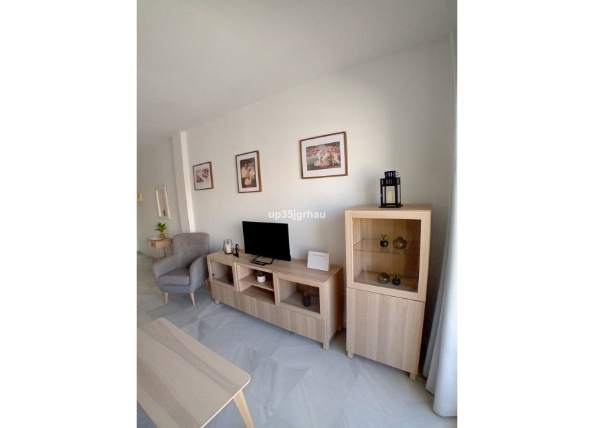 Resale - Apartment - Middle Floor Apartment - Estepona - Estepona Centro