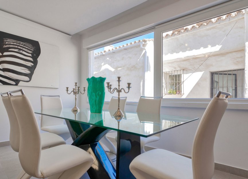 Resale - Apartment - Middle Floor Apartment - Marbella - Puerto Banús