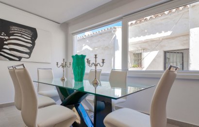 Resale - Apartment - Middle Floor Apartment - Marbella - Puerto Banús