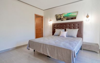 Resale - Apartment - Middle Floor Apartment - Marbella - Puerto Banús