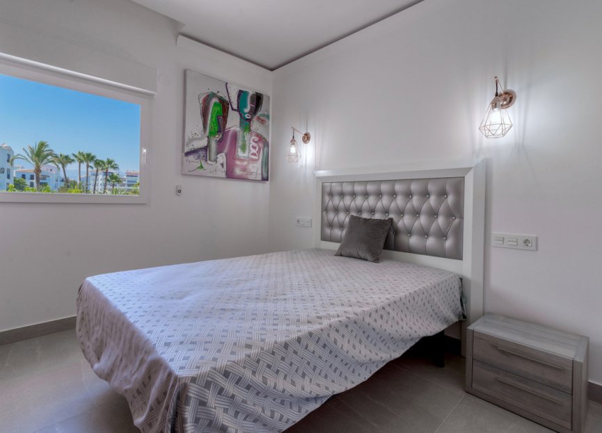 Resale - Apartment - Middle Floor Apartment - Marbella - Puerto Banús