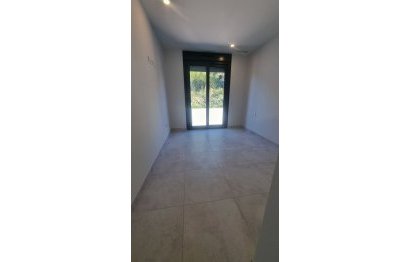 Resale - Apartment - Middle Floor Apartment - Estepona - Atalaya