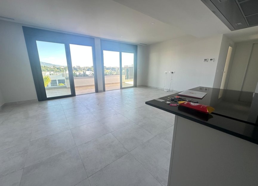 Resale - Apartment - Middle Floor Apartment - Estepona - Atalaya