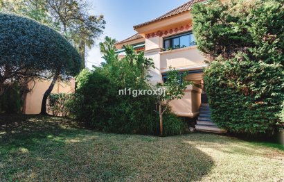 Resale - Apartment - Ground Floor Apartment - Marbella - Nueva Andalucia