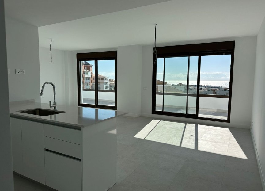 Resale - Apartment - Middle Floor Apartment - Estepona - Estepona Centro