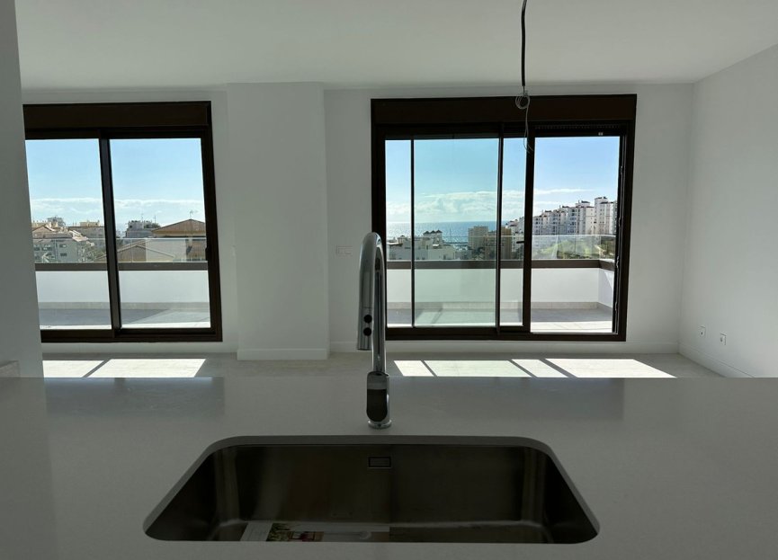 Resale - Apartment - Middle Floor Apartment - Estepona - Estepona Centro