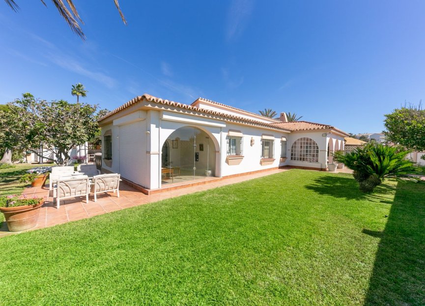 Resale - House - Detached Villa - Marbella