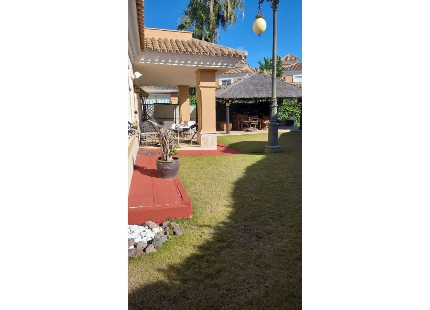 Resale - House - Townhouse - Marbella - Santa Clara