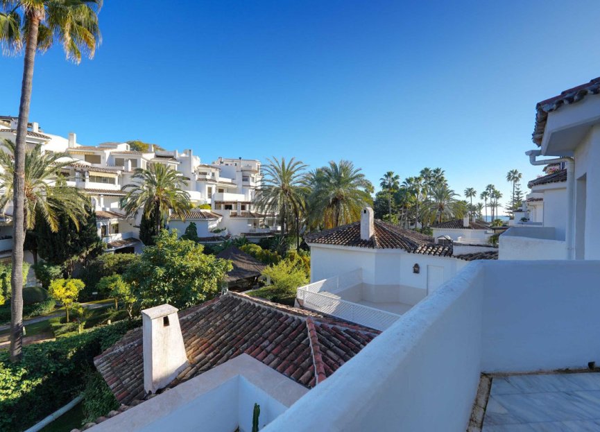 Resale - Apartment - Middle Floor Apartment - Marbella - Elviria