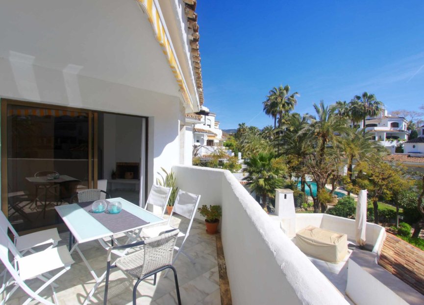 Resale - Apartment - Middle Floor Apartment - Marbella - Elviria