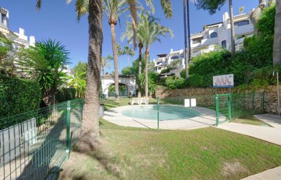 Resale - Apartment - Middle Floor Apartment - Marbella - Elviria