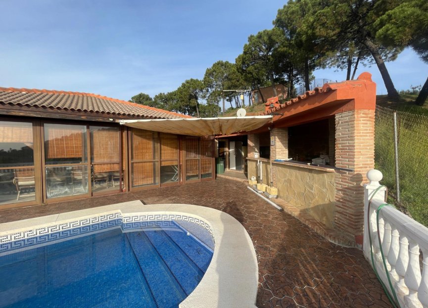 Resale - House - Finca - Cortijo - Estepona - Estepona Centro