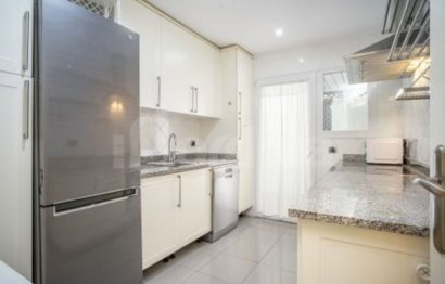 Resale - Apartment - Middle Floor Apartment - Marbella - Marbella Centro