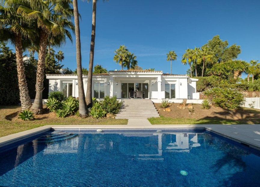 Resale - House - Detached Villa - Estepona - Estepona Centro