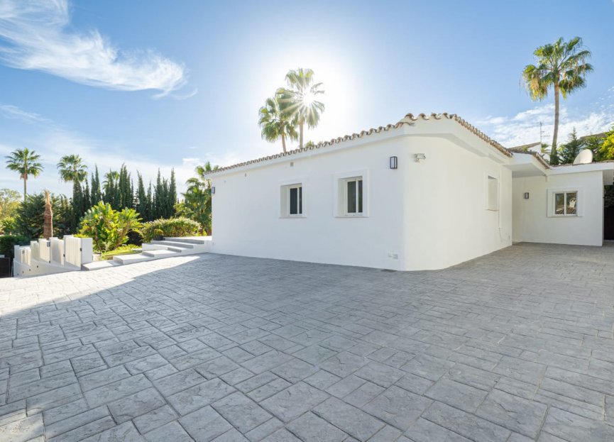 Resale - House - Detached Villa - Estepona - Estepona Centro