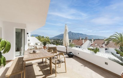 Resale - Apartment - Middle Floor Apartment - Marbella - Nueva Andalucia