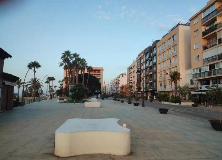 Resale - Apartment - Middle Floor Apartment - Estepona - Estepona Centro