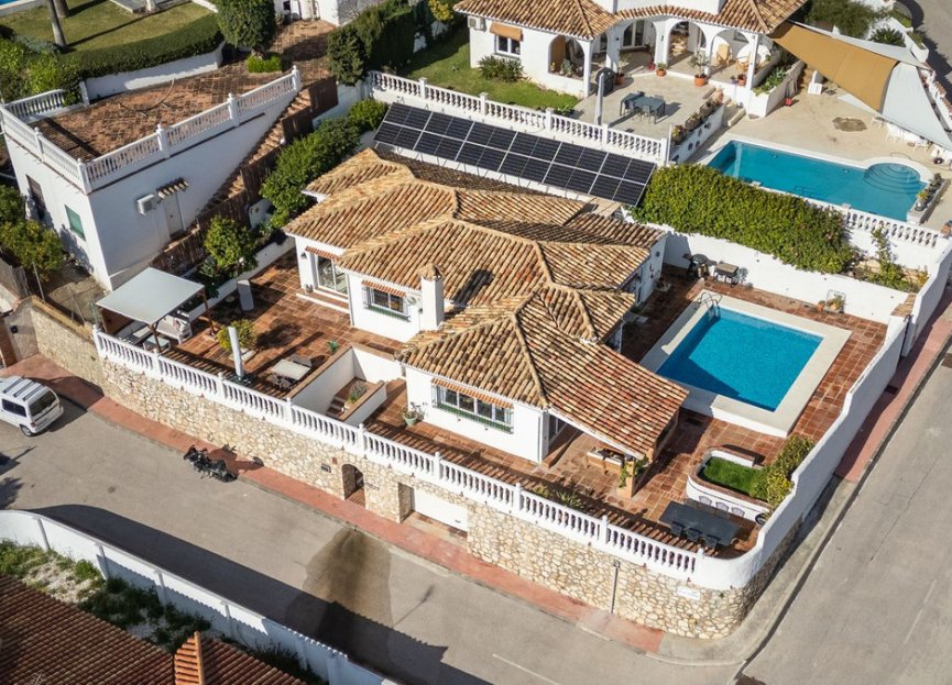 Resale - House - Detached Villa - Benalmádena - Benalmadena Pueblo