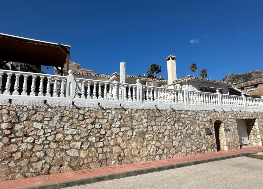 Resale - House - Detached Villa - Benalmádena - Benalmadena Pueblo