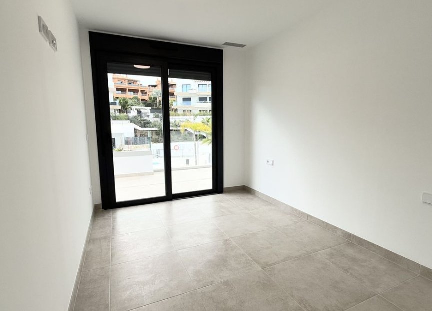 Resale - Apartment - Penthouse - Estepona - Estepona Centro