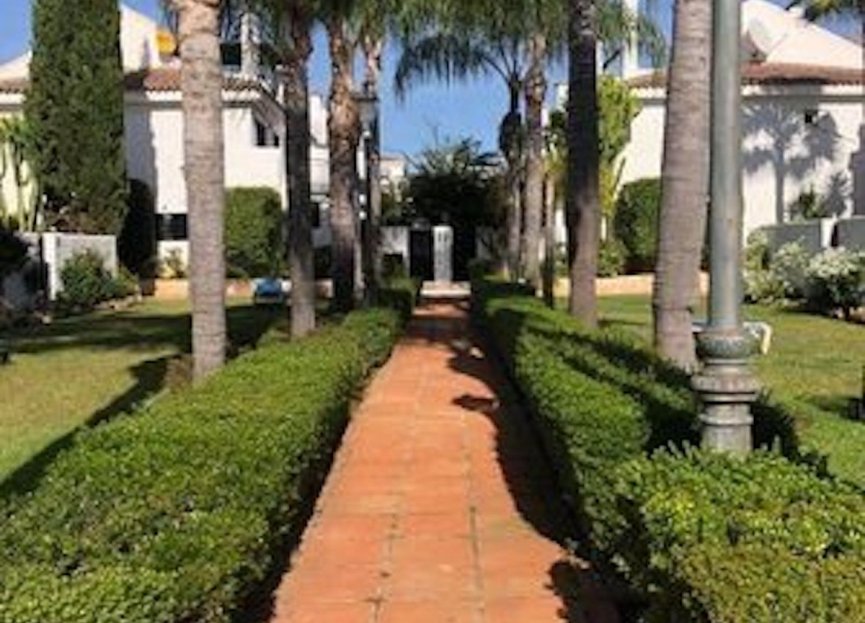 Resale - House - Townhouse - Marbella - Nueva Andalucia