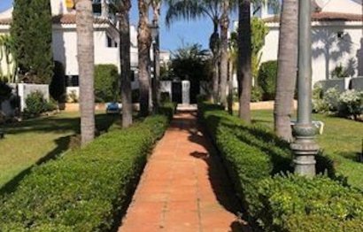 Resale - House - Townhouse - Marbella - Nueva Andalucia