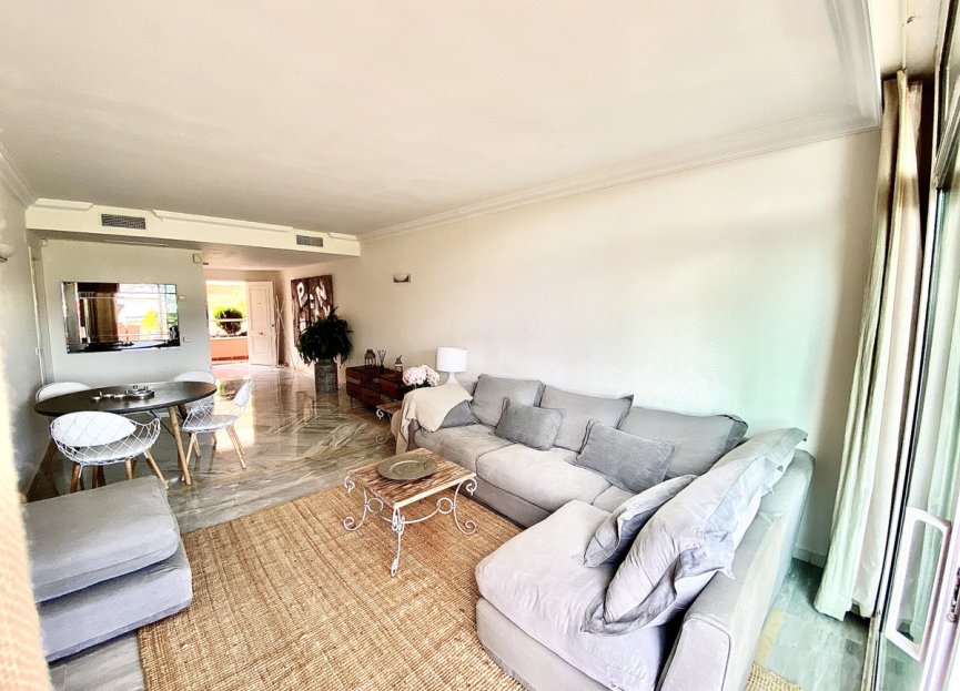 Resale - Apartment - Middle Floor Apartment - Marbella - Nueva Andalucia