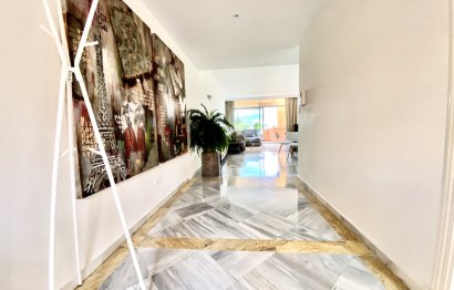 Resale - Apartment - Middle Floor Apartment - Marbella - Nueva Andalucia