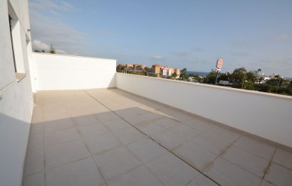 Resale - Apartment - Middle Floor Apartment - Estepona - Estepona Centro