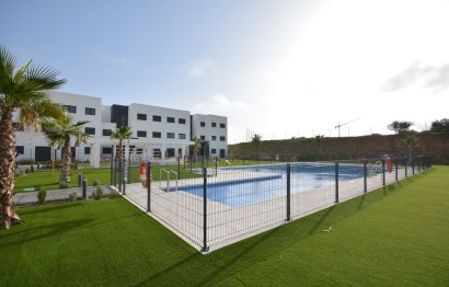 Resale - Apartment - Middle Floor Apartment - Estepona - Estepona Centro