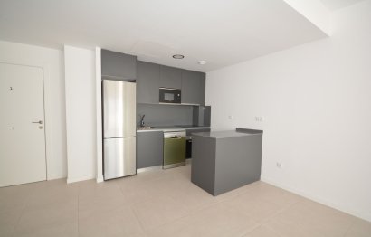 Resale - Apartment - Middle Floor Apartment - Estepona - Estepona Centro