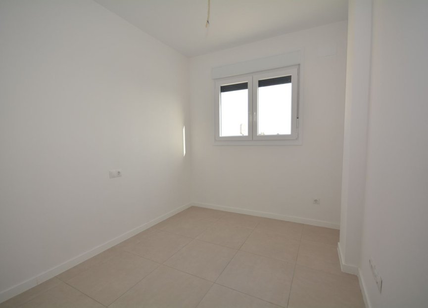 Resale - Apartment - Middle Floor Apartment - Estepona - Estepona Centro