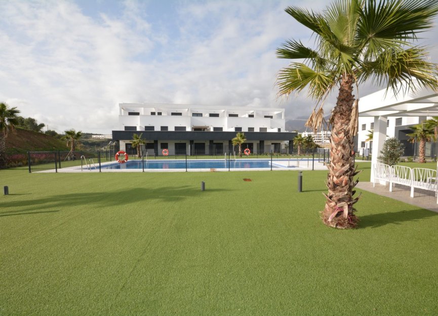 Resale - Apartment - Middle Floor Apartment - Estepona - Estepona Centro