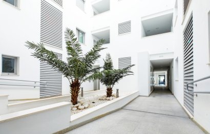 Resale - Apartment - Middle Floor Apartment - Marbella - Nueva Andalucia